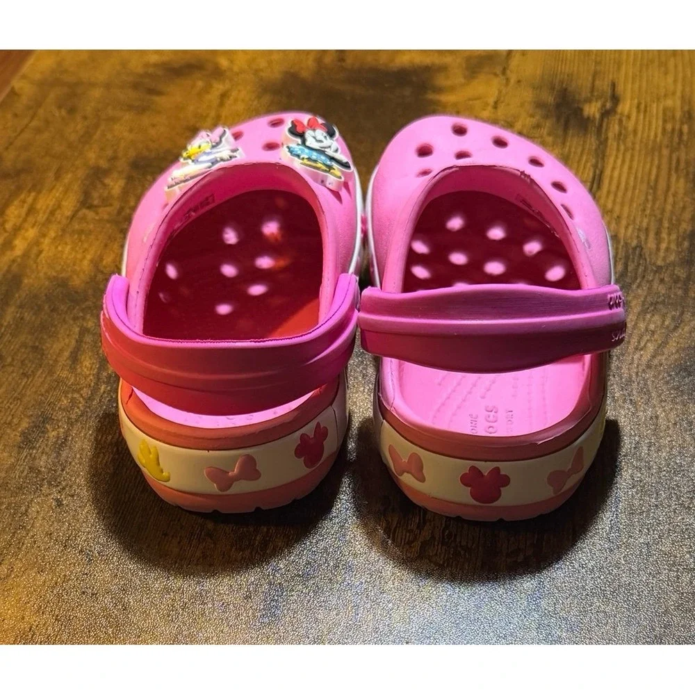 Little girl Disney Minnie Mouse and Daisy Duck light up crocs size 6.